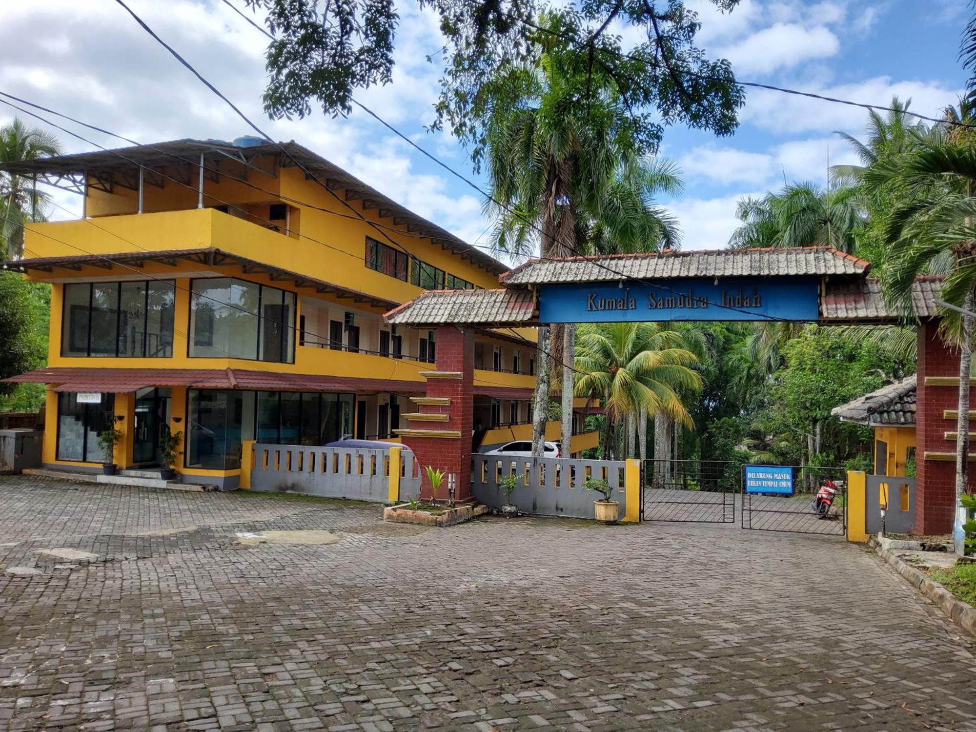 Hotel Kumala Samudra Cikakak 外观 照片