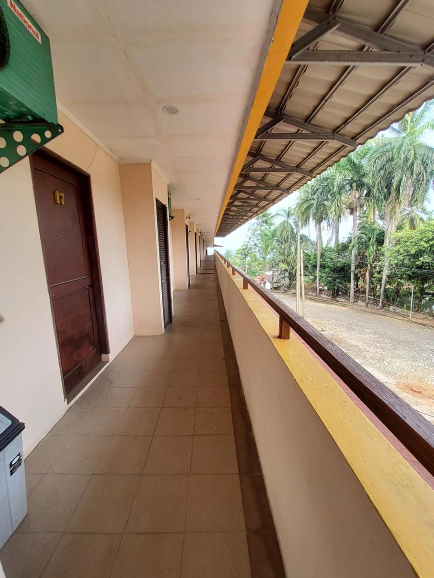 Hotel Kumala Samudra Cikakak 外观 照片
